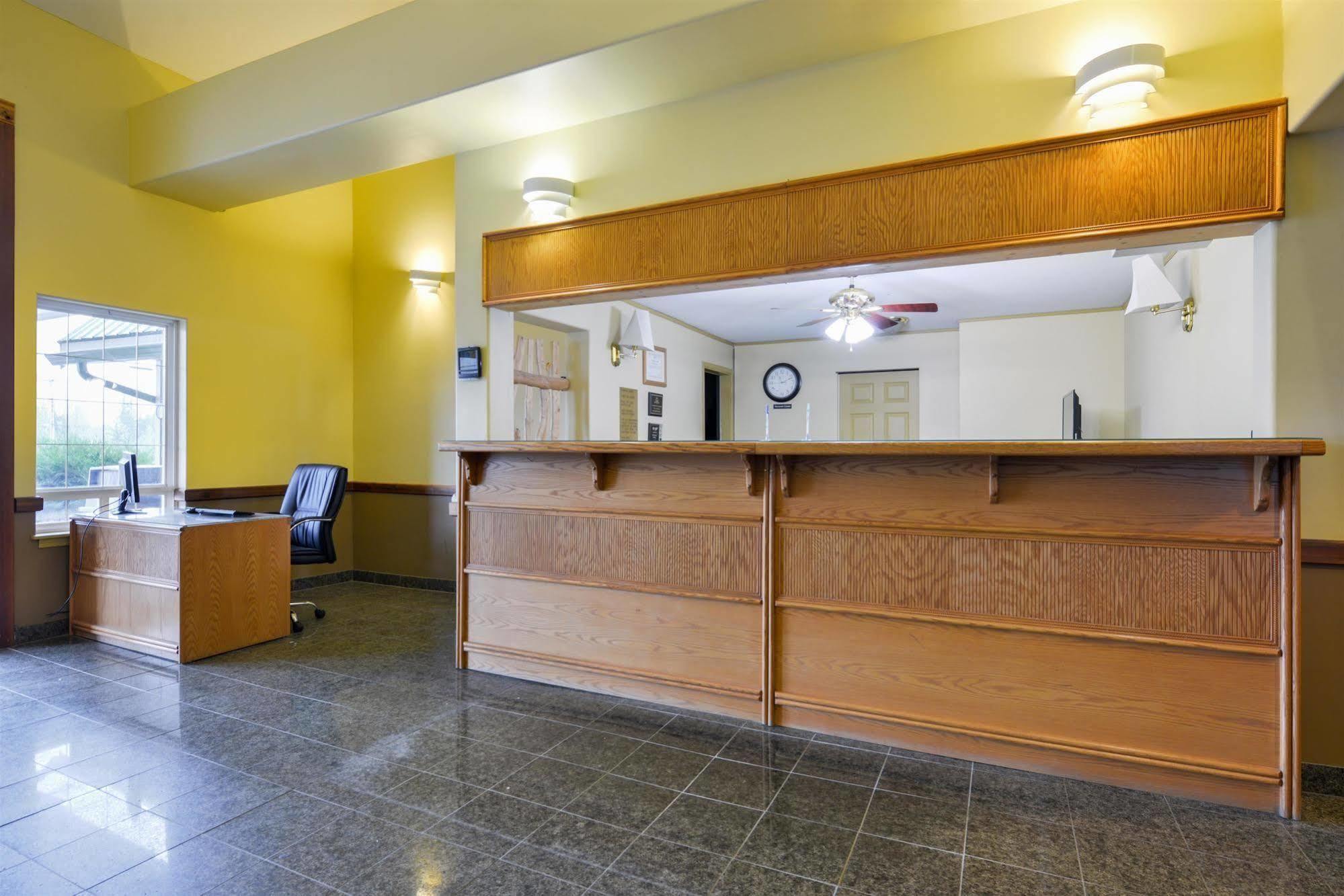 Canadas Best Value Inn Valemount Exterior foto
