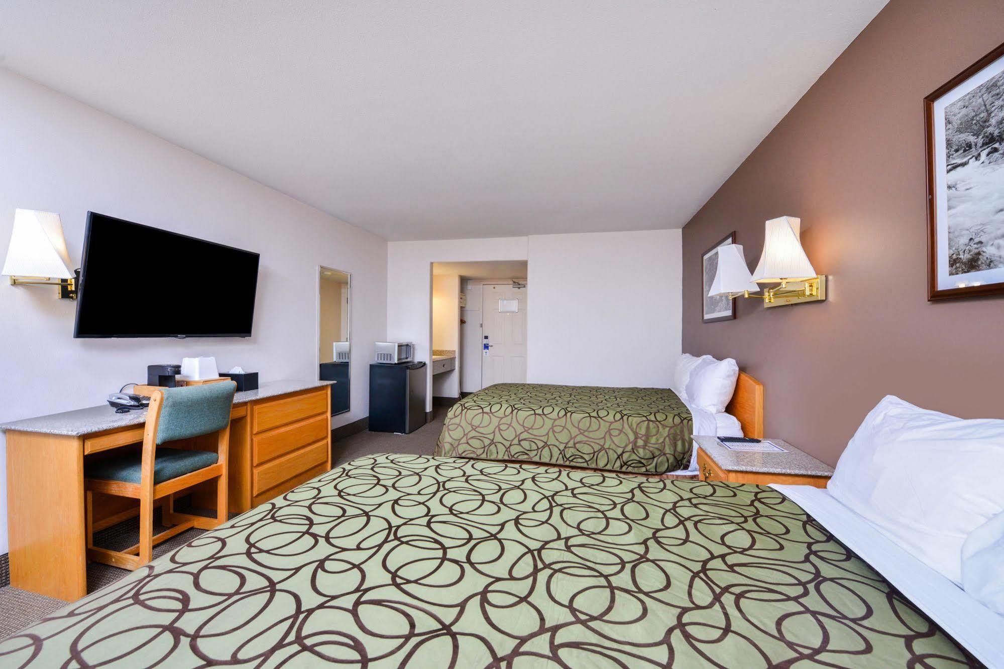 Canadas Best Value Inn Valemount Exterior foto