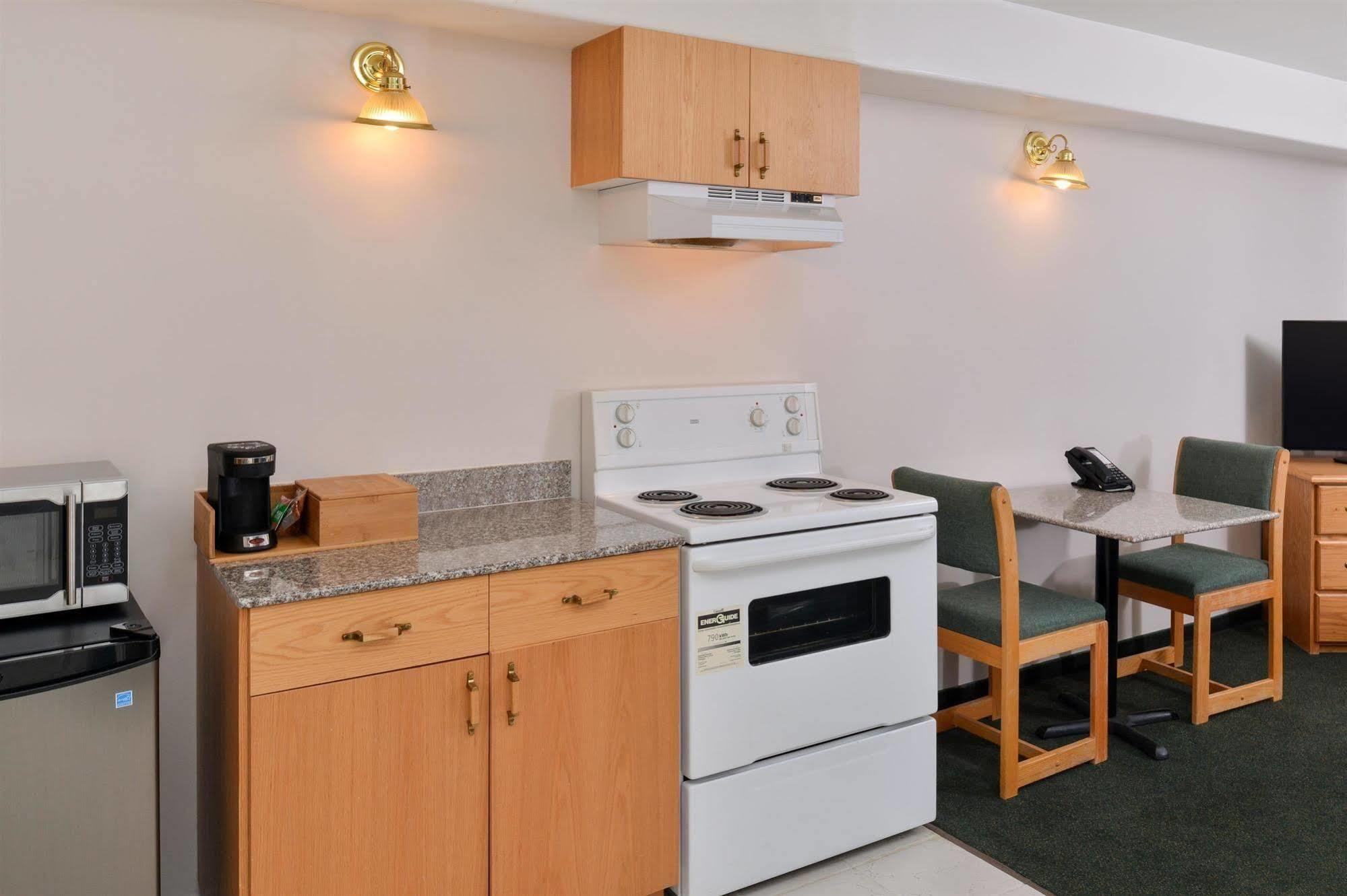 Canadas Best Value Inn Valemount Exterior foto